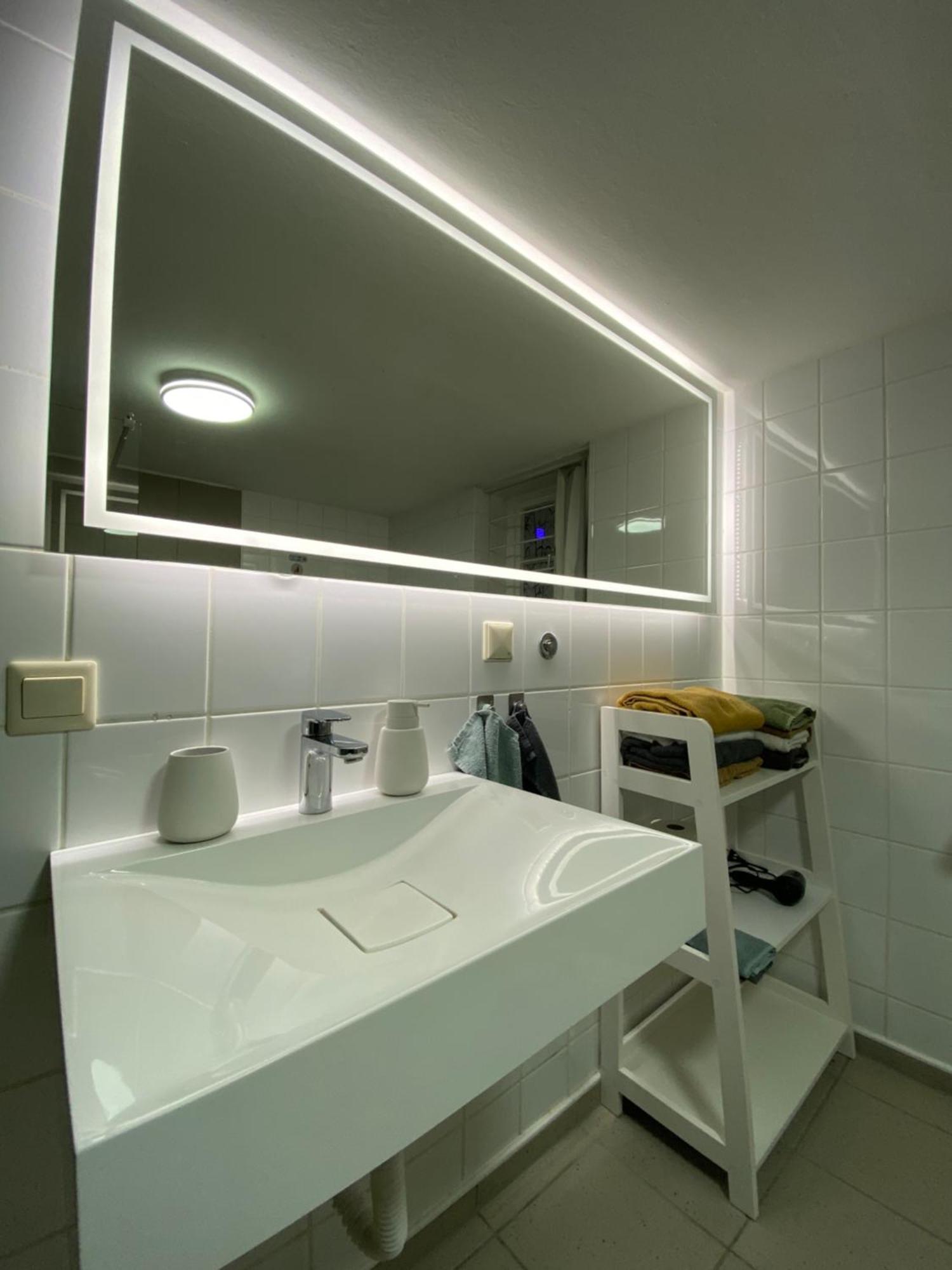 Ferienhaus "Sofia" Anno 1650, Neu - Top Lage - Tempur Beds - Wifi - Parking - Im Herzen Von Detmold-Altstadt, Historische Stadtmauer, Old Lane 代特莫尔德 外观 照片